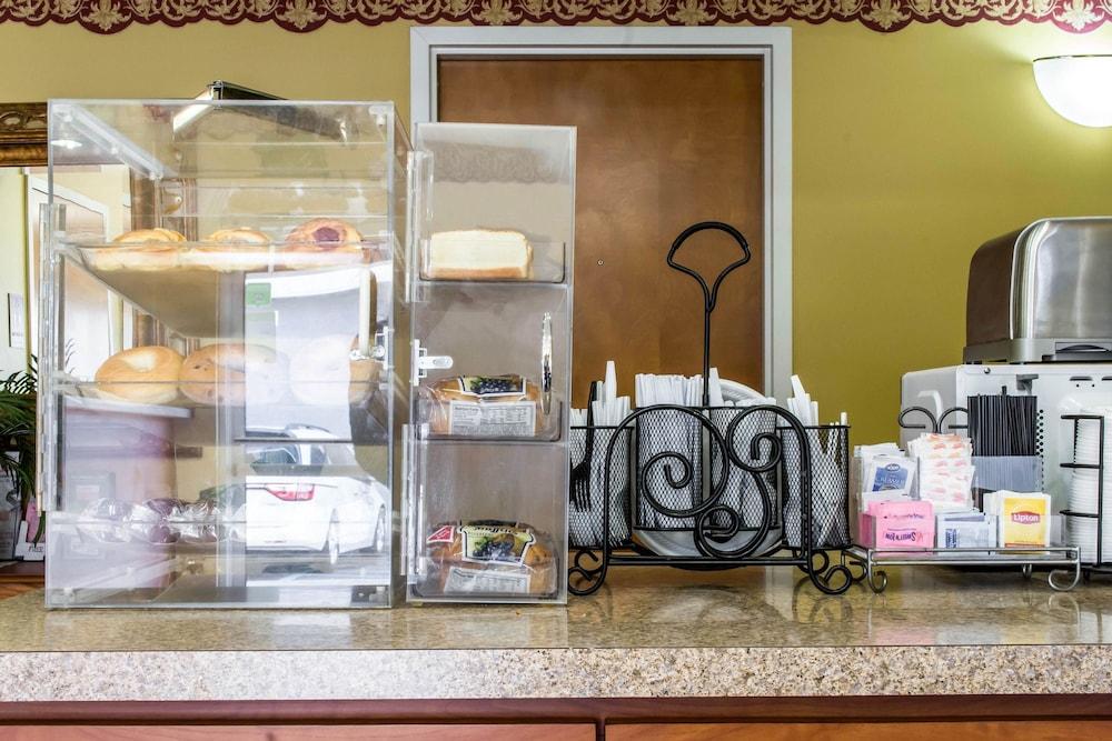 Econo Lodge Louisville Airport Екстериор снимка