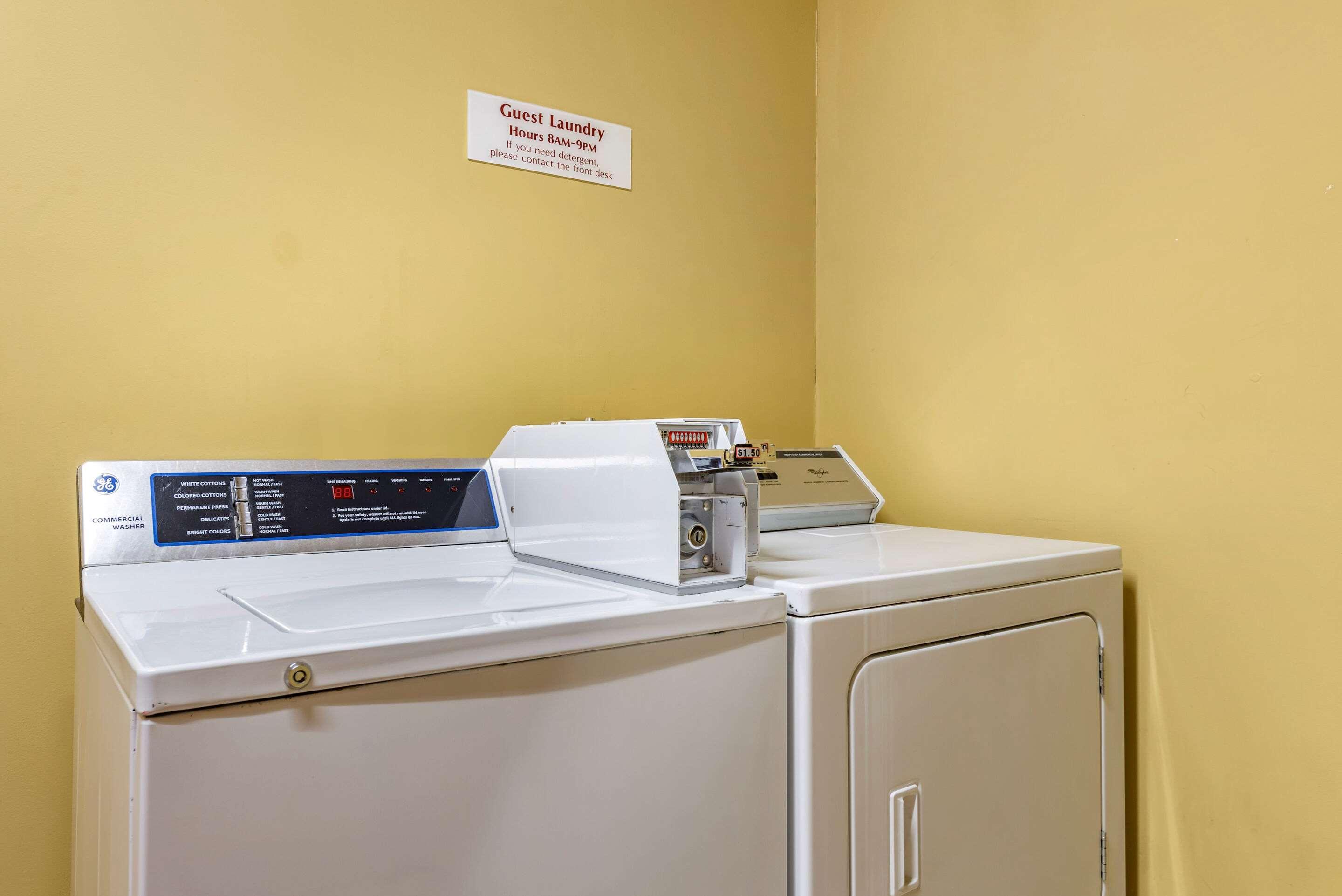 Econo Lodge Louisville Airport Екстериор снимка