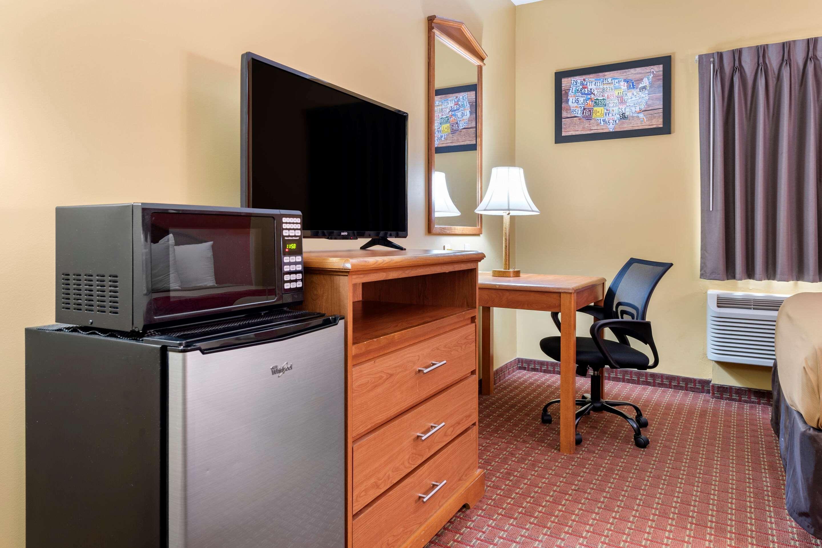 Econo Lodge Louisville Airport Екстериор снимка