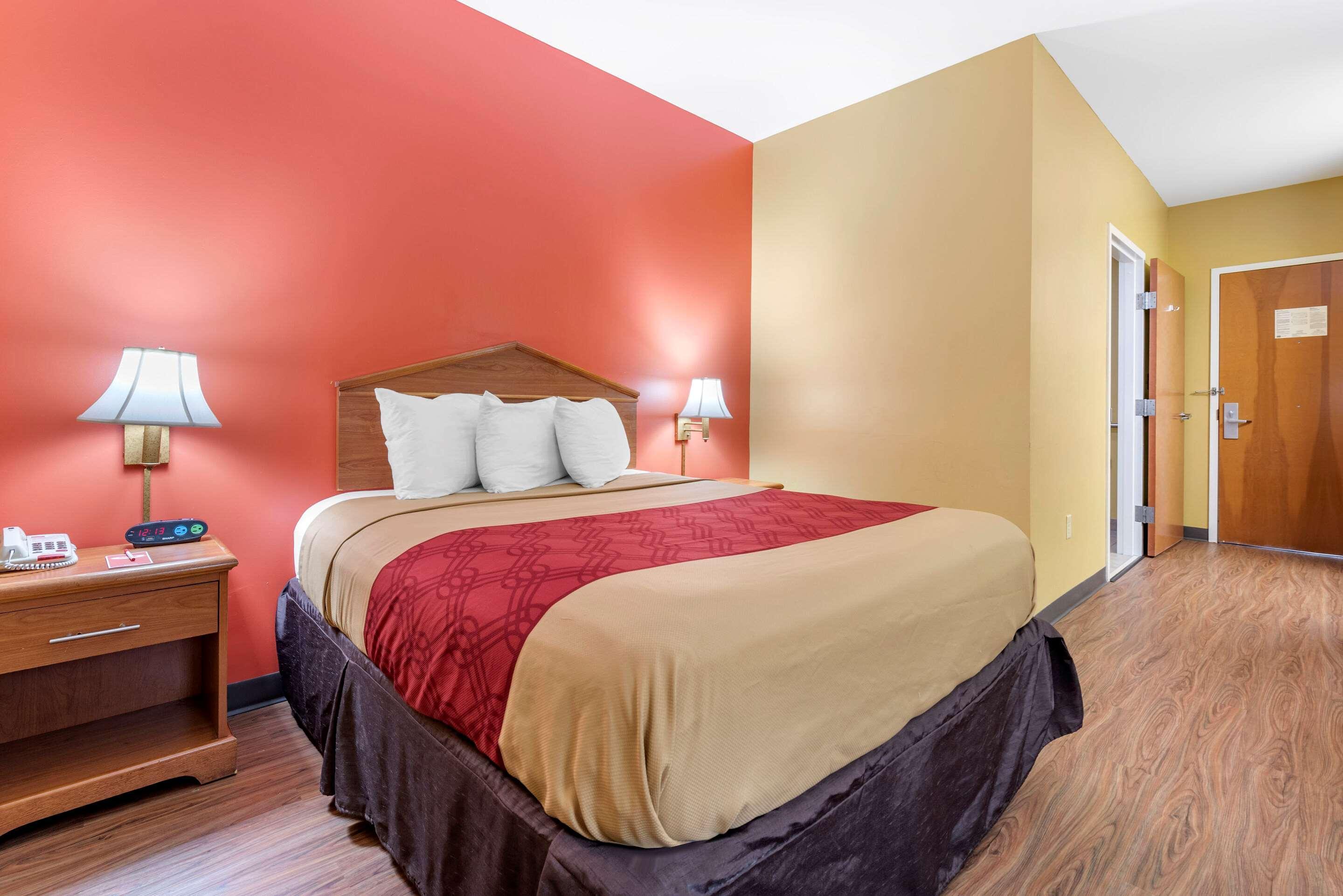 Econo Lodge Louisville Airport Екстериор снимка