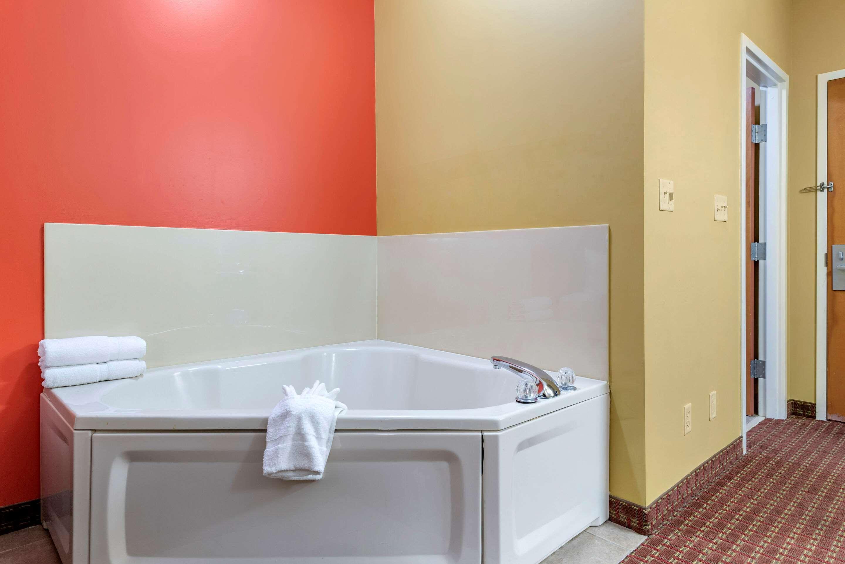Econo Lodge Louisville Airport Екстериор снимка