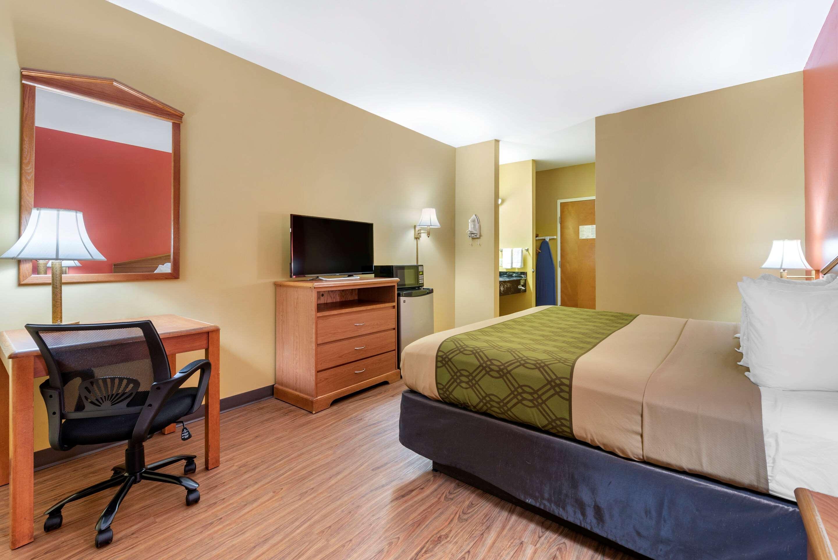 Econo Lodge Louisville Airport Екстериор снимка