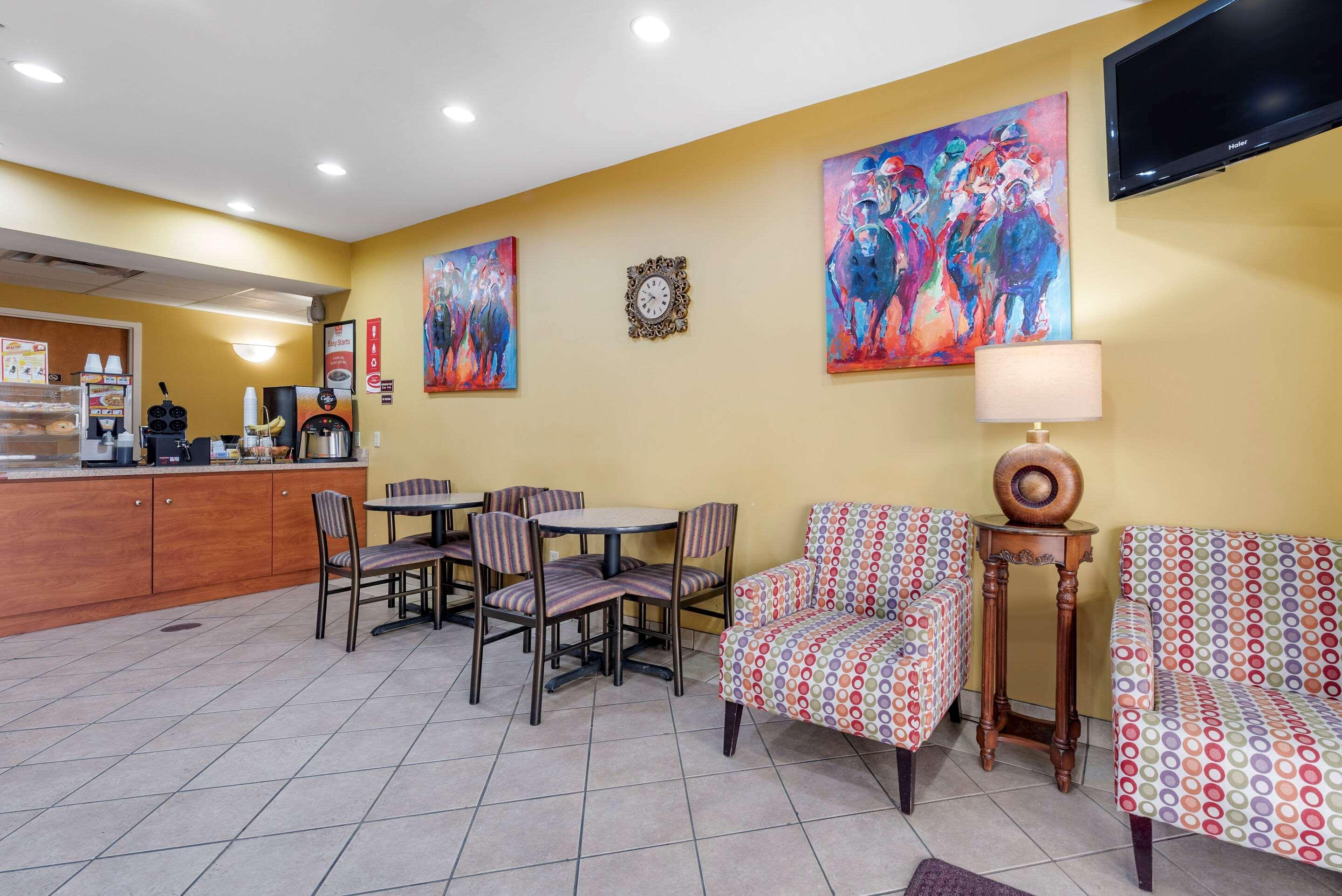 Econo Lodge Louisville Airport Екстериор снимка