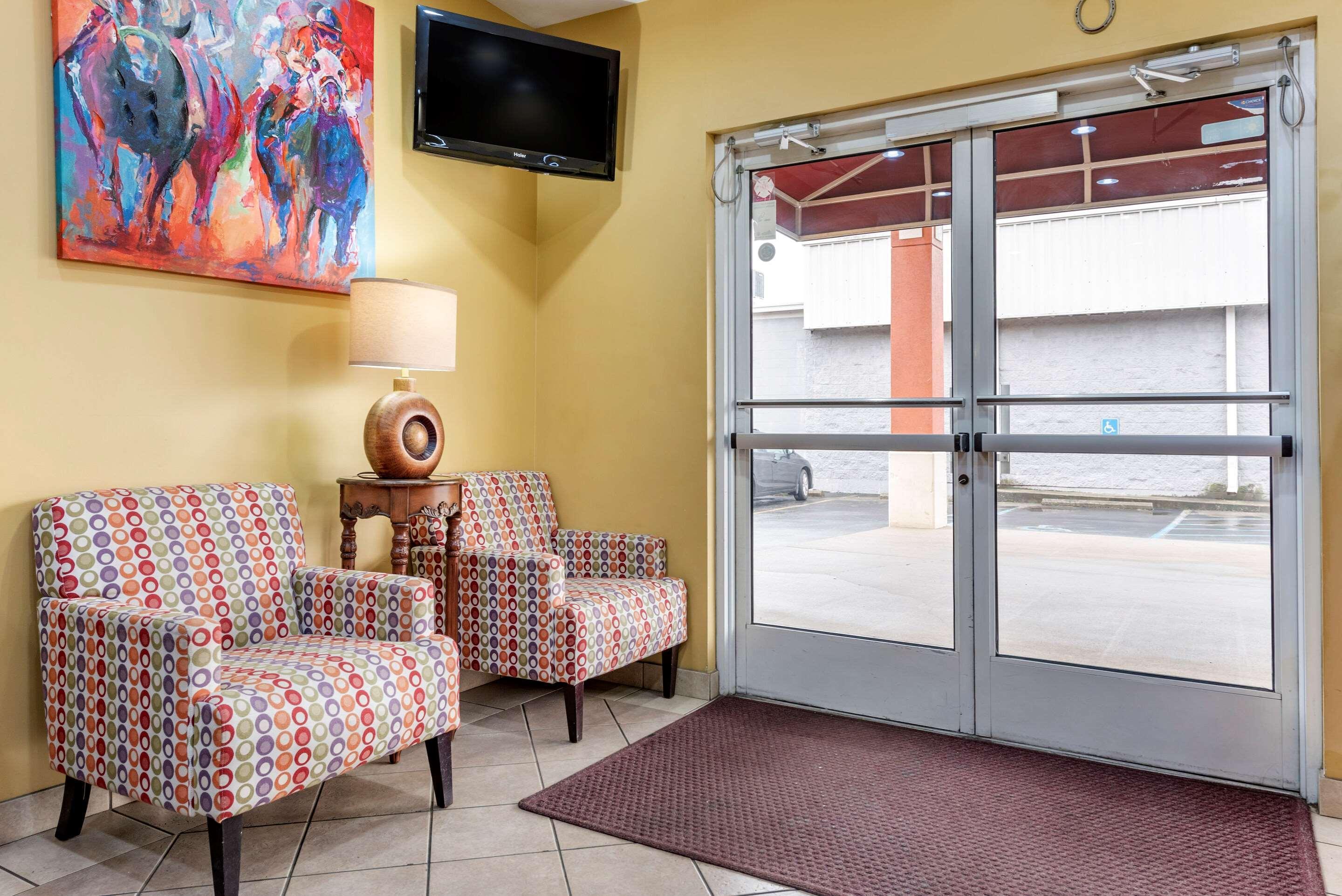 Econo Lodge Louisville Airport Екстериор снимка